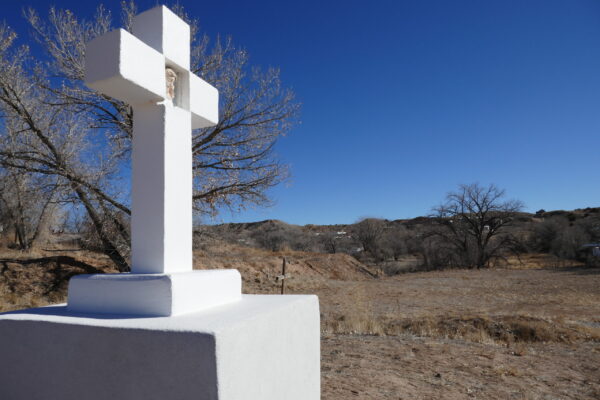 A cross marking the location of the morada in Santa Cruz de la Cañada.